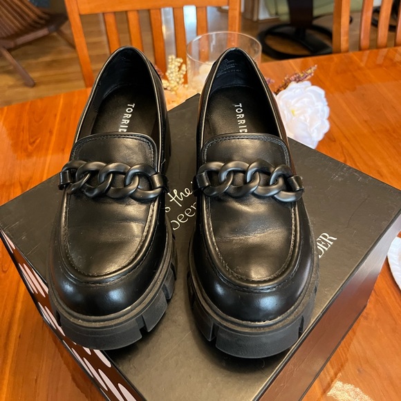 Torrid Faux Leather Lug Chunky Platform Heeled Slip On Black Loafers - Picture 2 of 9